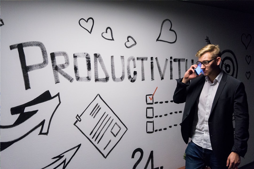 Phone is ringing and we need to stay productive! — Foto: Andreas Klassen / Unsplash