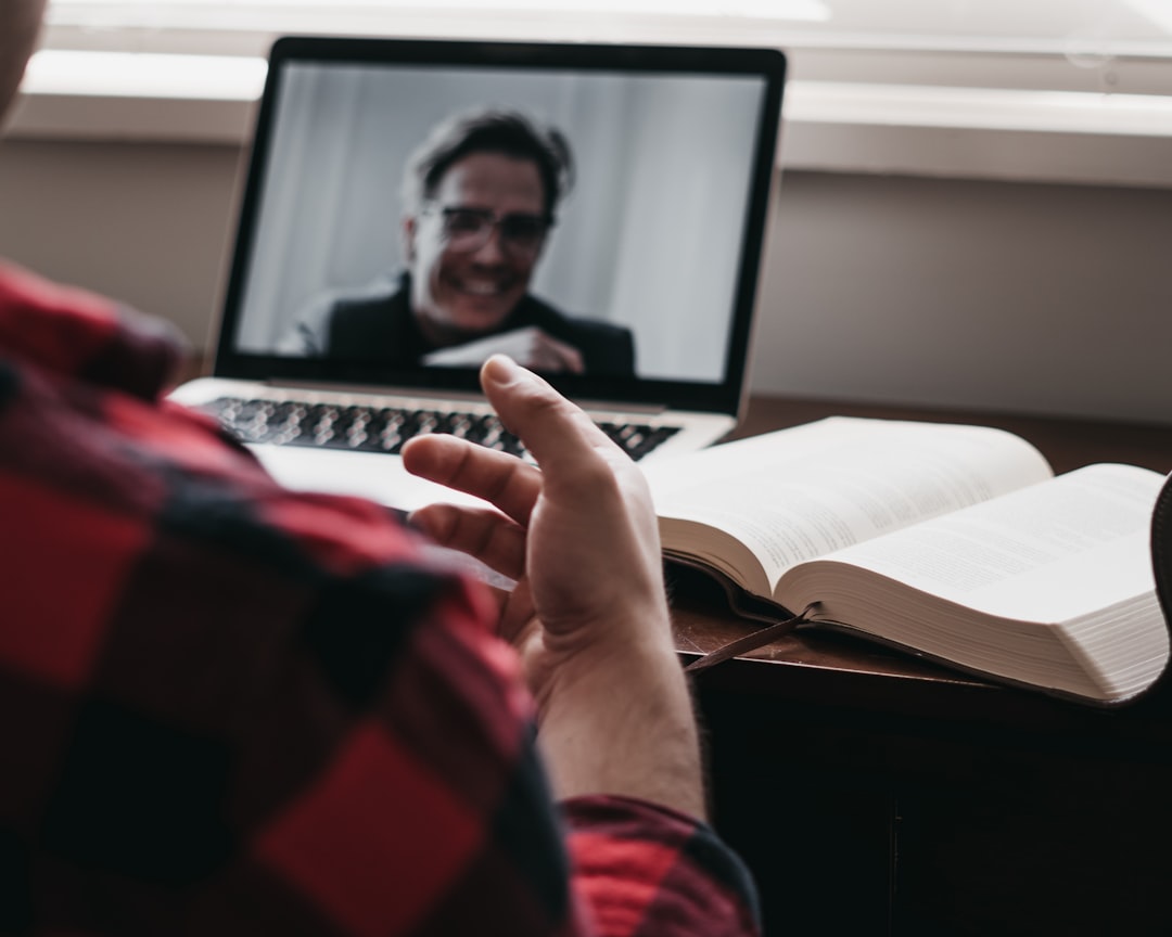 Portales de negocios y medios especializados en español